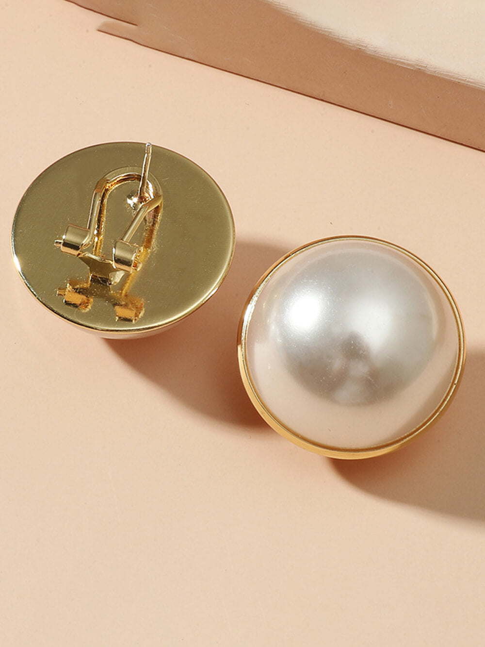 Pendientes de perlas simples y elegantes