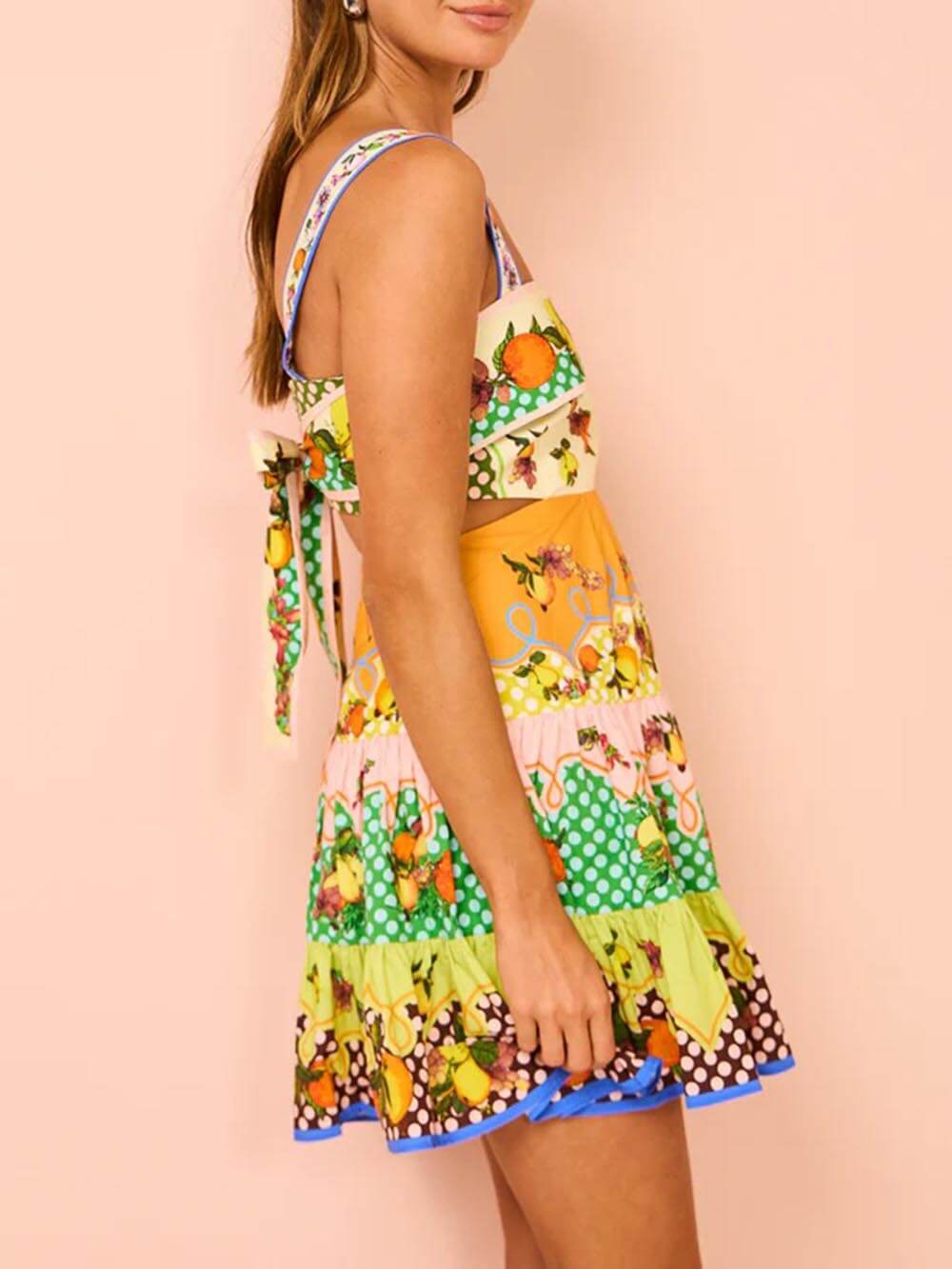 فستان صيفي متعدد الألوان بحاشية ليمونية صغيرة