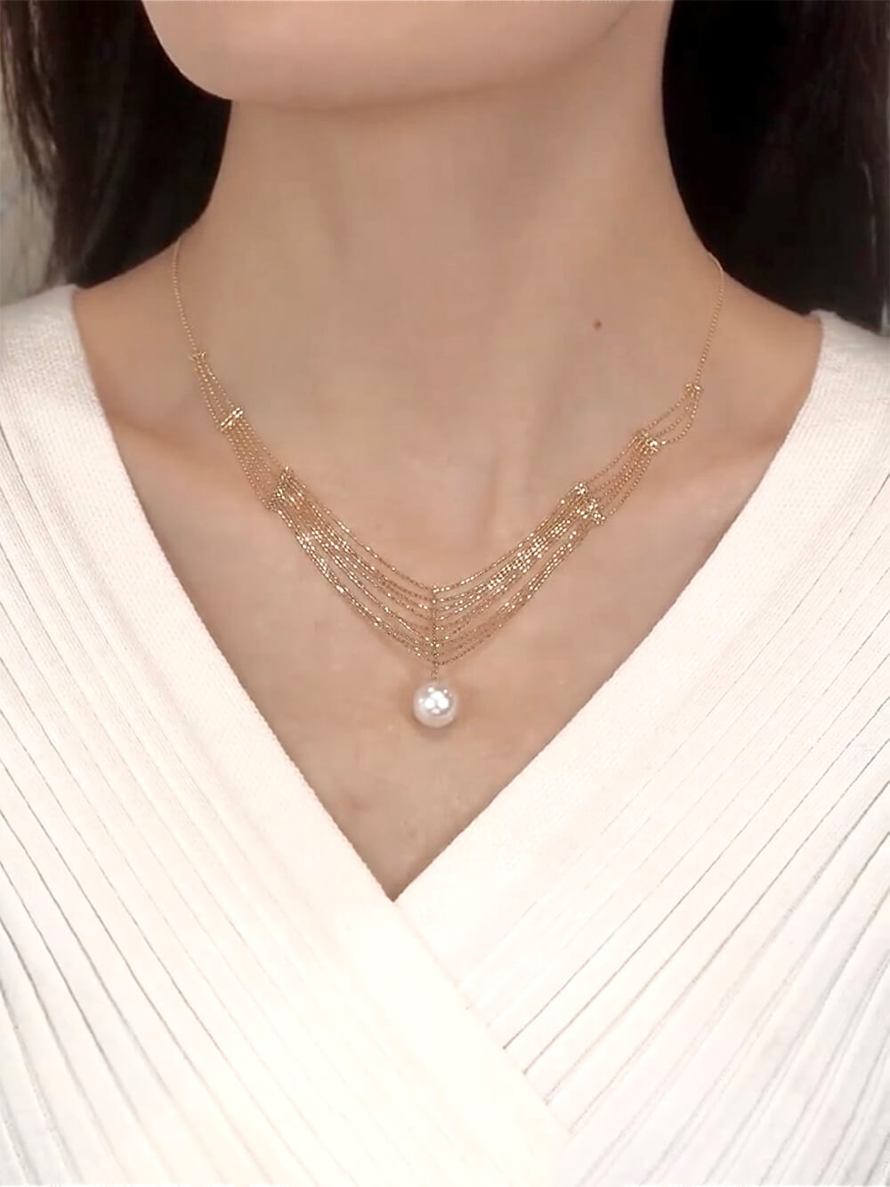 Perlový náhrdelník s límcem