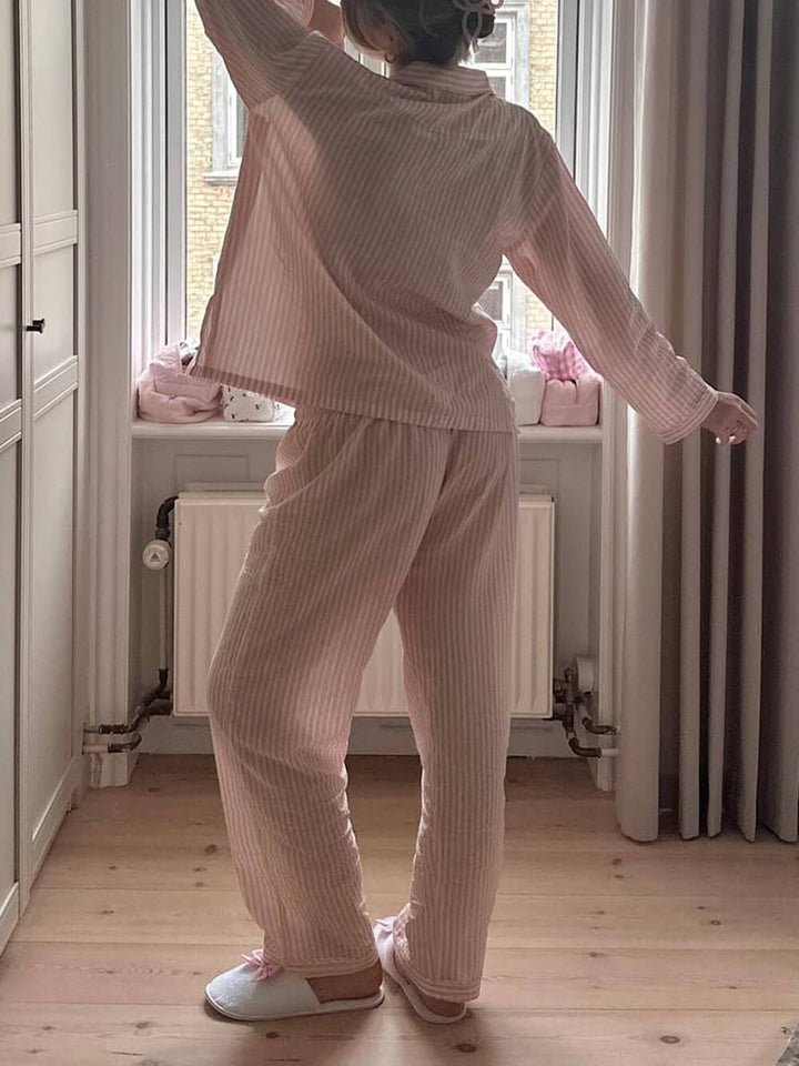 Loses Patchwork-Pyjama-Set mit pfirsichfarbenen Bändern und Schleifen