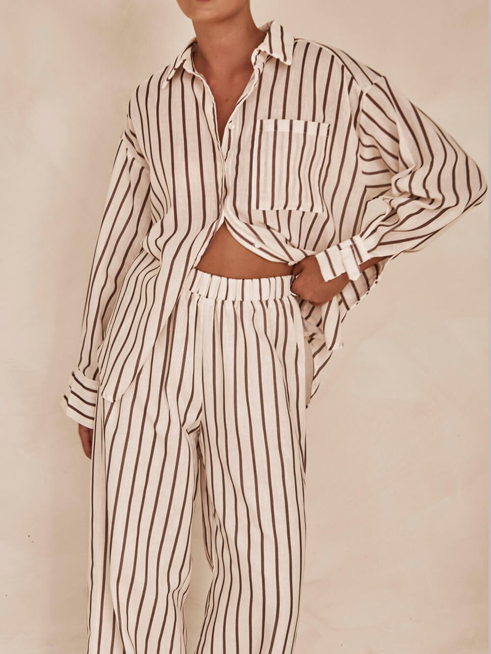 Losvallend, casual gestreept patchwork-overhemd en broek met wijde pijpen