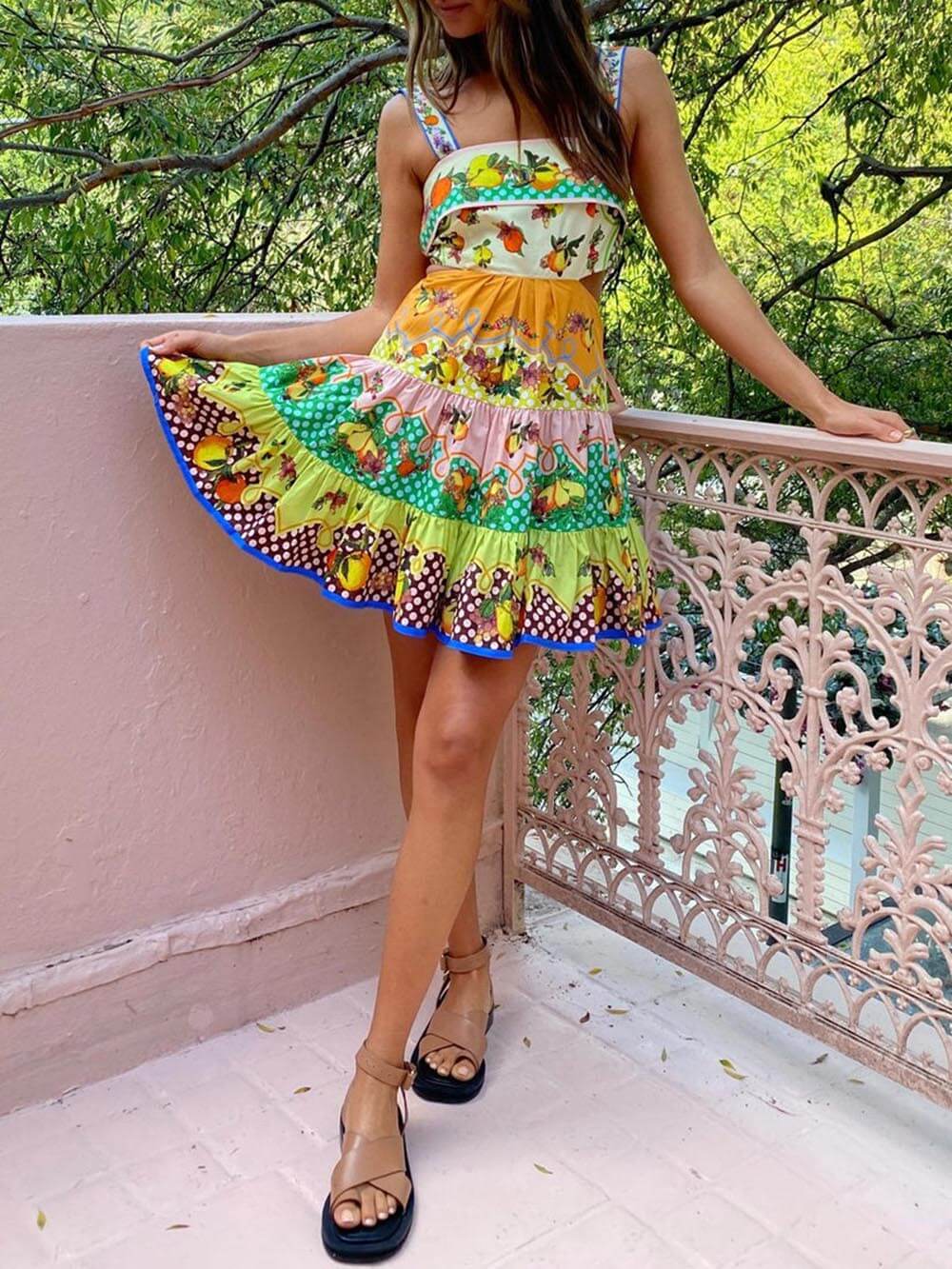 فستان صيفي متعدد الألوان بحاشية ليمونية صغيرة