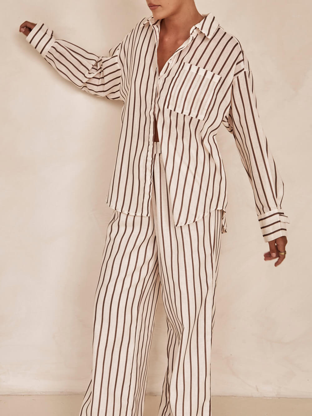 Losvallend, casual gestreept patchwork-overhemd en broek met wijde pijpen