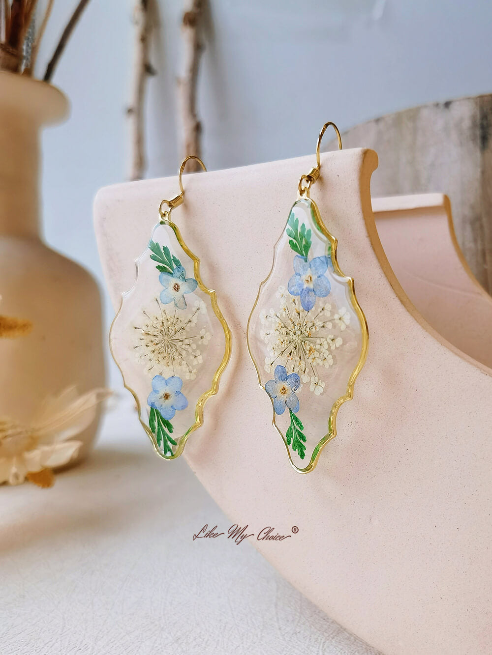 Daisy Dried Flower Earrings - Fresh and Handmade