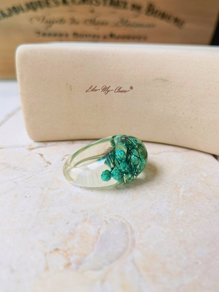 Prsten ze sušených květin se zelenými květy