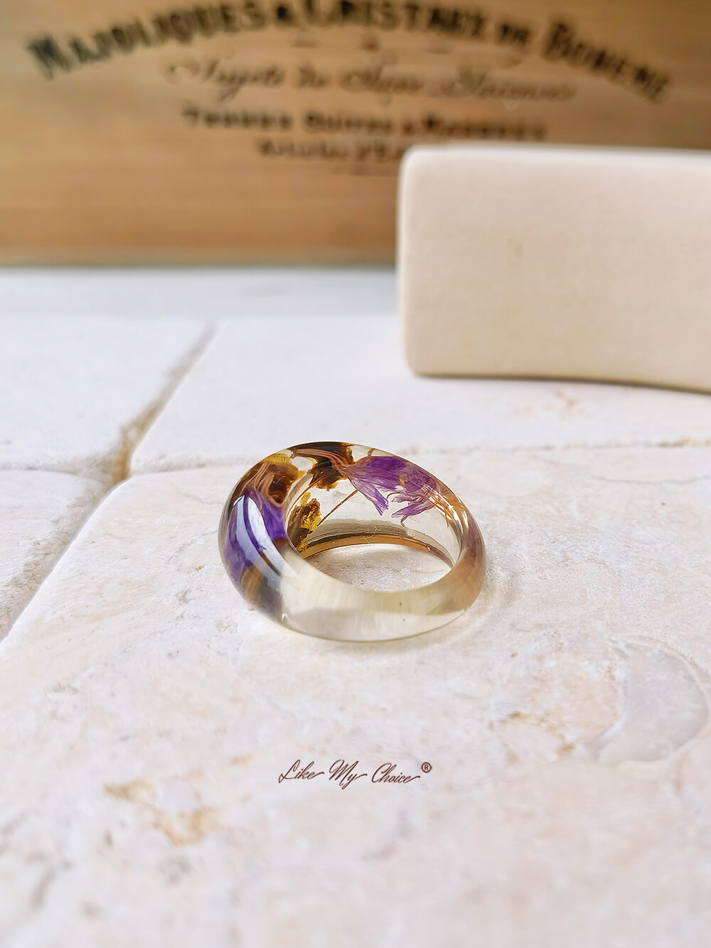 Prsten ze sušených květin s fialovými květy