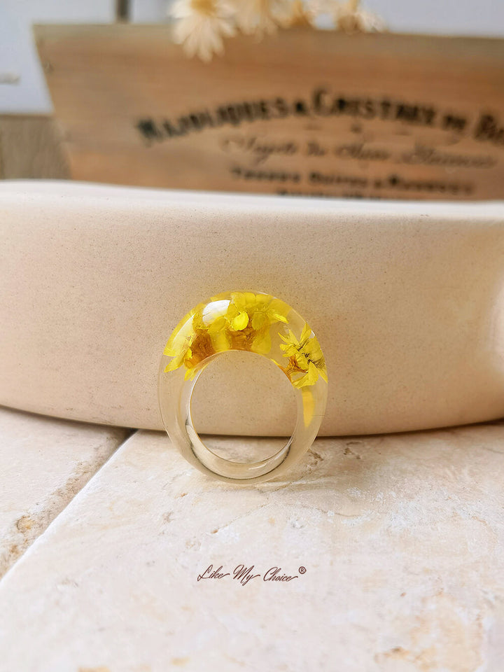 Daisy Oval Resin Ring