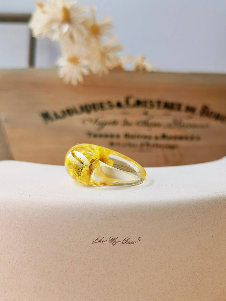 Anillo de resina ovalada Margarita