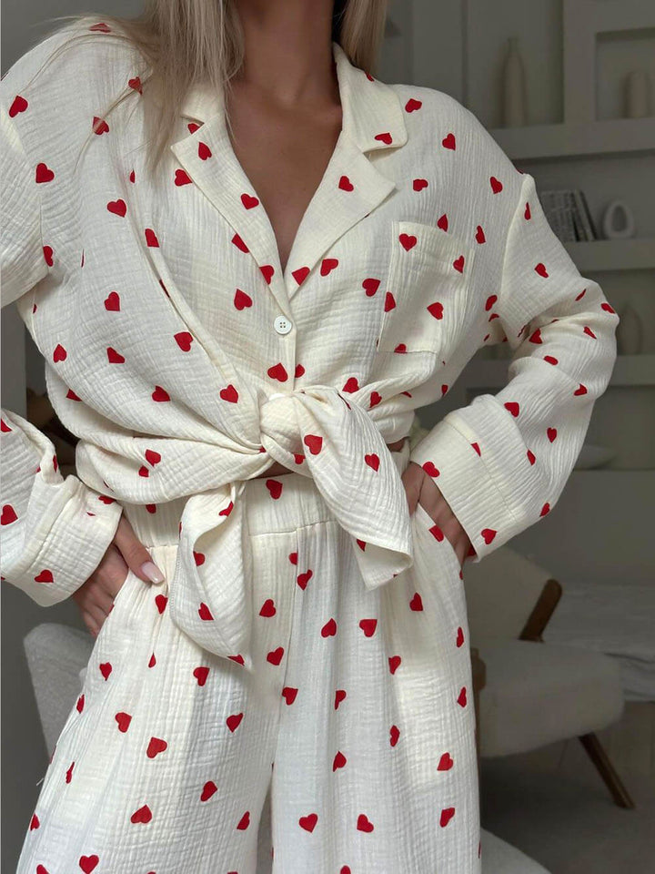Søt hjerteprint pyjamassett med knapp ned skjorte
