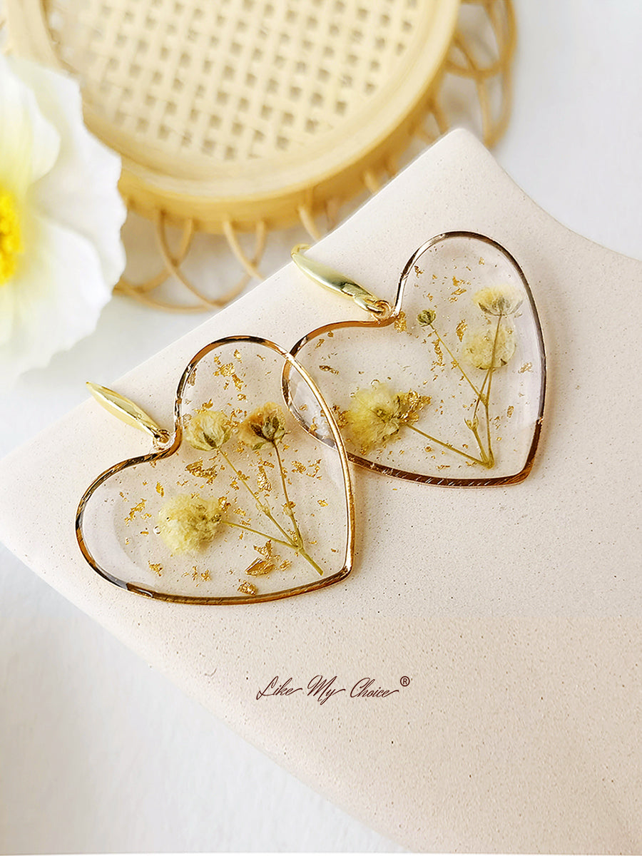 أقراط الزهرة المضغوطة - زهرة مجففة على شكل قلب من الراتنج