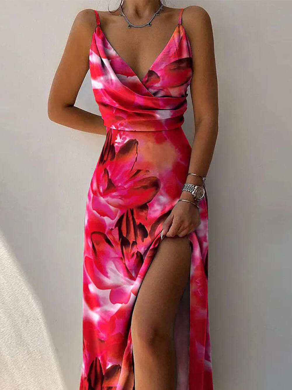 Elegantes, einzigartiges, bedrucktes Kleid mit Spaghettiträgern und plissierten Beinschlitzen