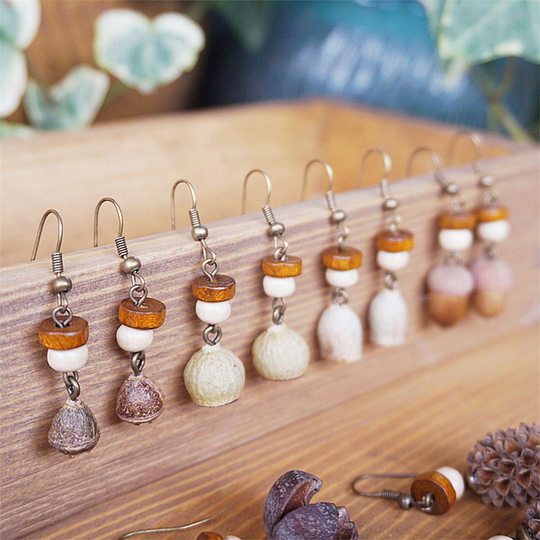 Handgefertigter Schmuck Retro-Ohrringe aus massivem Holz mit getrockneten Früchten