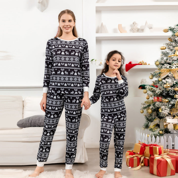 Weihnachts-Pyjama-Set mit schwarz-weißem Aufdruck für die ganze Familie