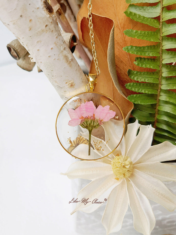 Blushing Daisy Resin květinový náhrdelník