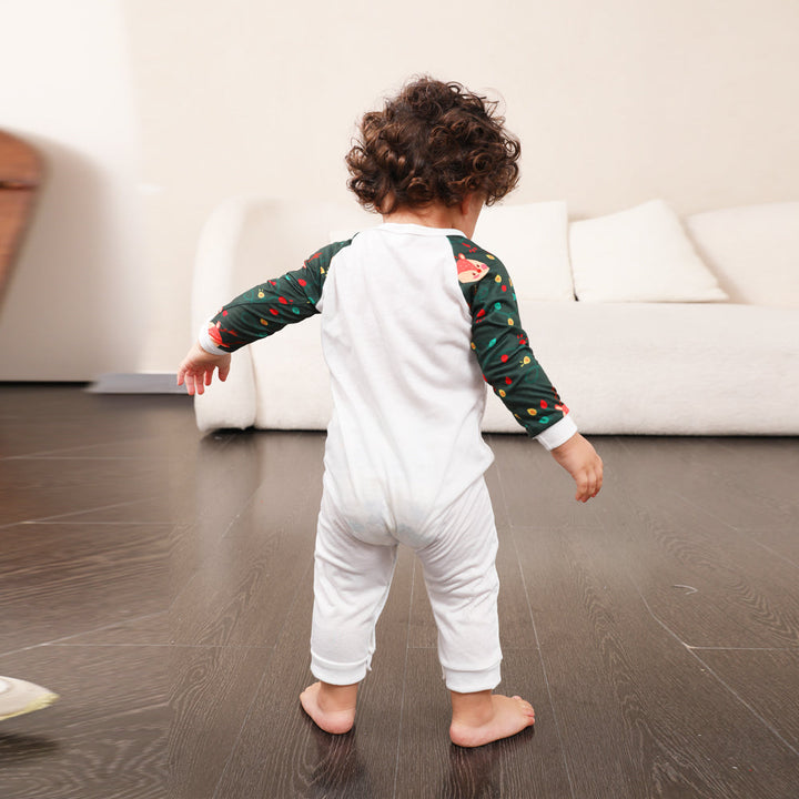 Fargerike hjort familiematchende pyjamassett