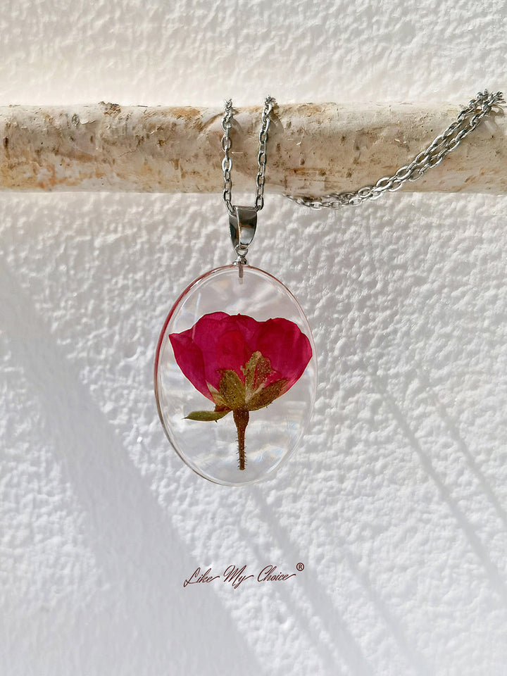 Halskette mit gepressten Blumen - Rosenharz
