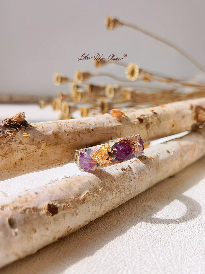 Anillo de resina con incrustaciones de flores secas hecho a mano-lámina dorada púrpura