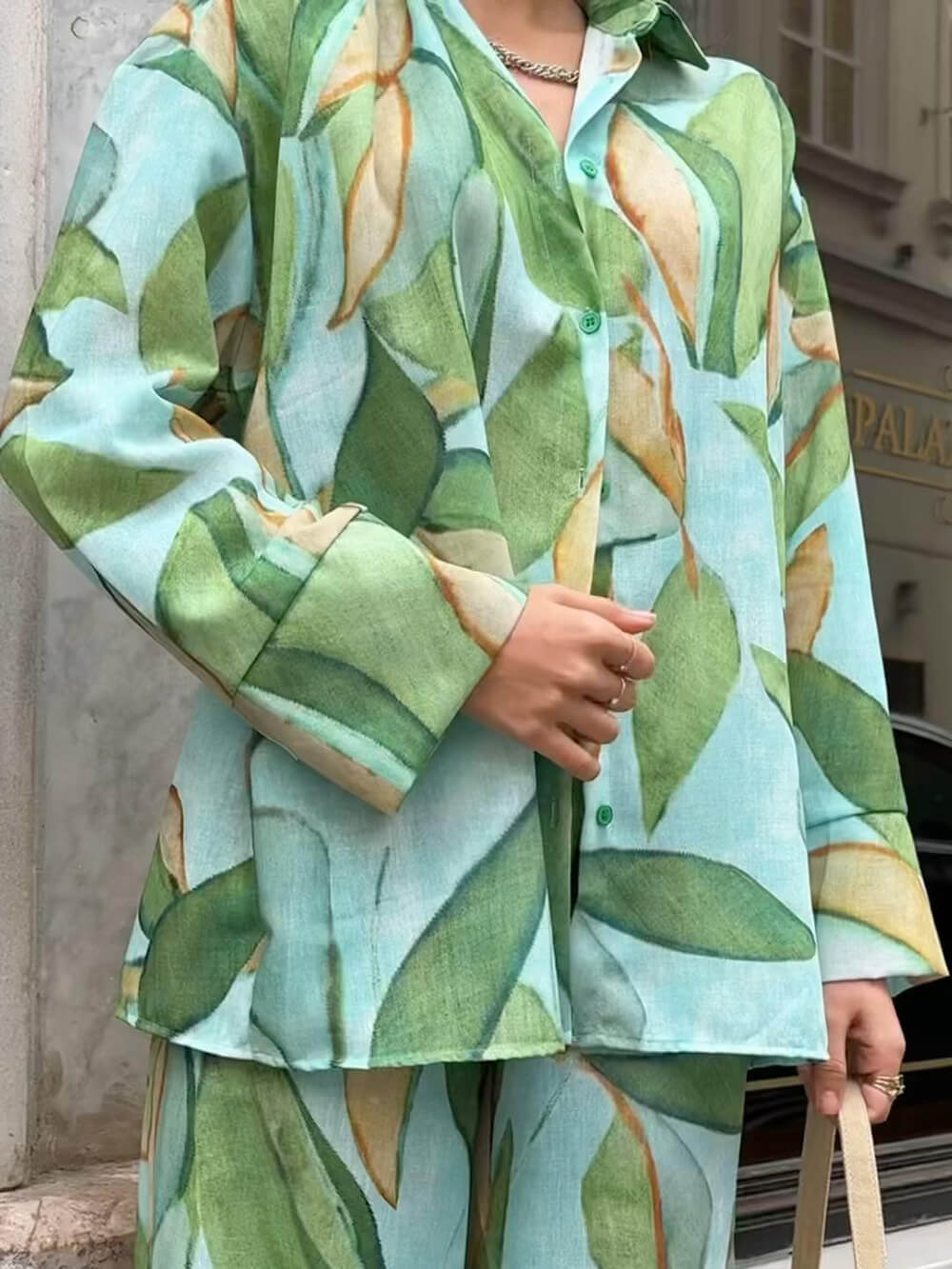 Blusa única con estampado de hojas de palma