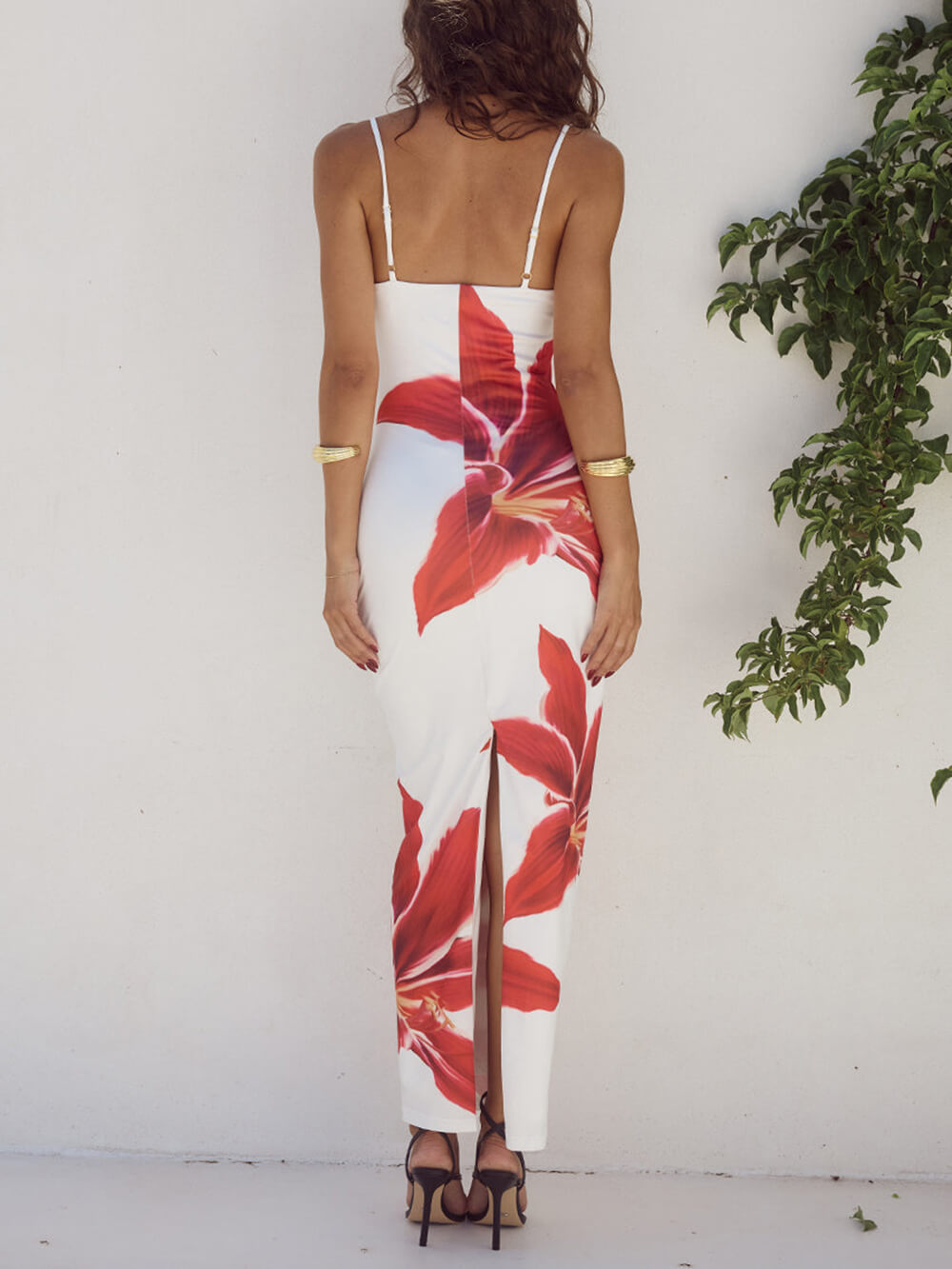 Oförglömlig maxiklänning med abstrakt blommönster