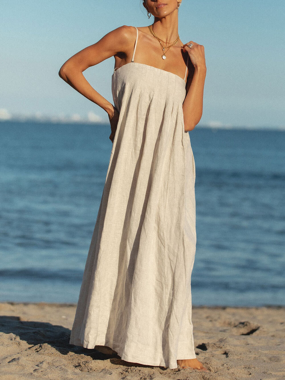 Vestido largo de lino con tiras plisadas en offshore