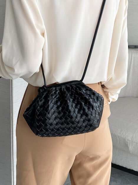 Vävd Cloud Shoulder Crossbody Clip Bag