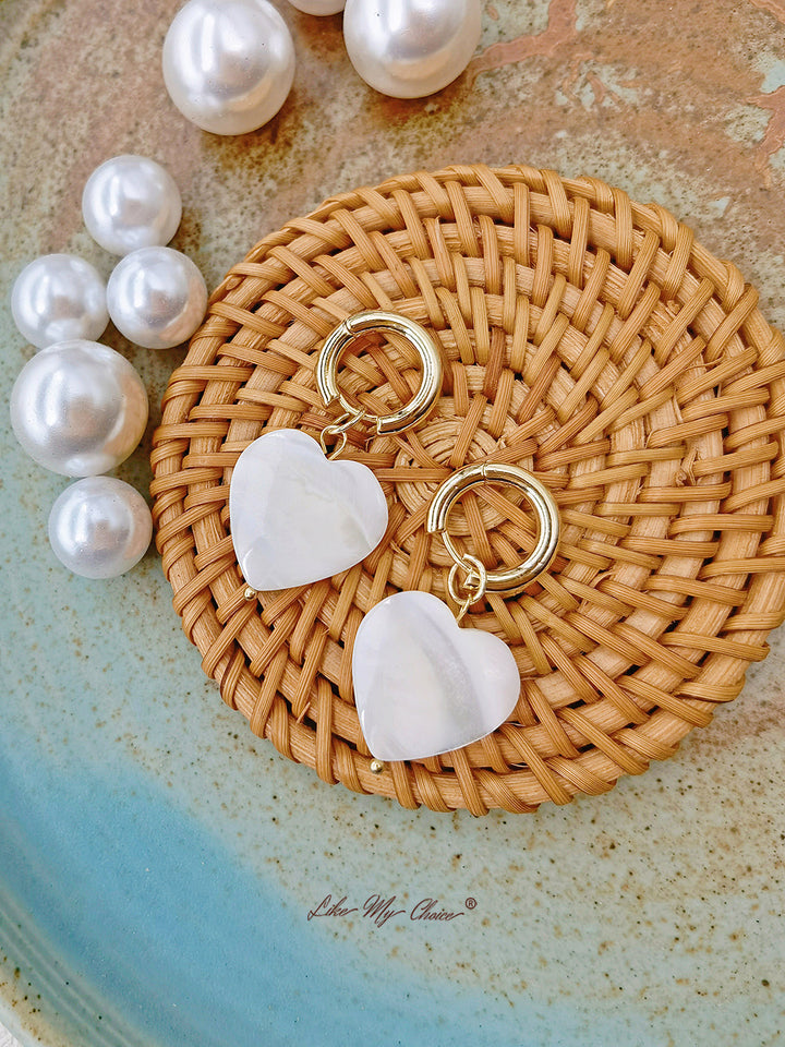 Pendientes vintage en forma de corazón con perlas de agua dulce y piedras preciosas: simples y elegantes