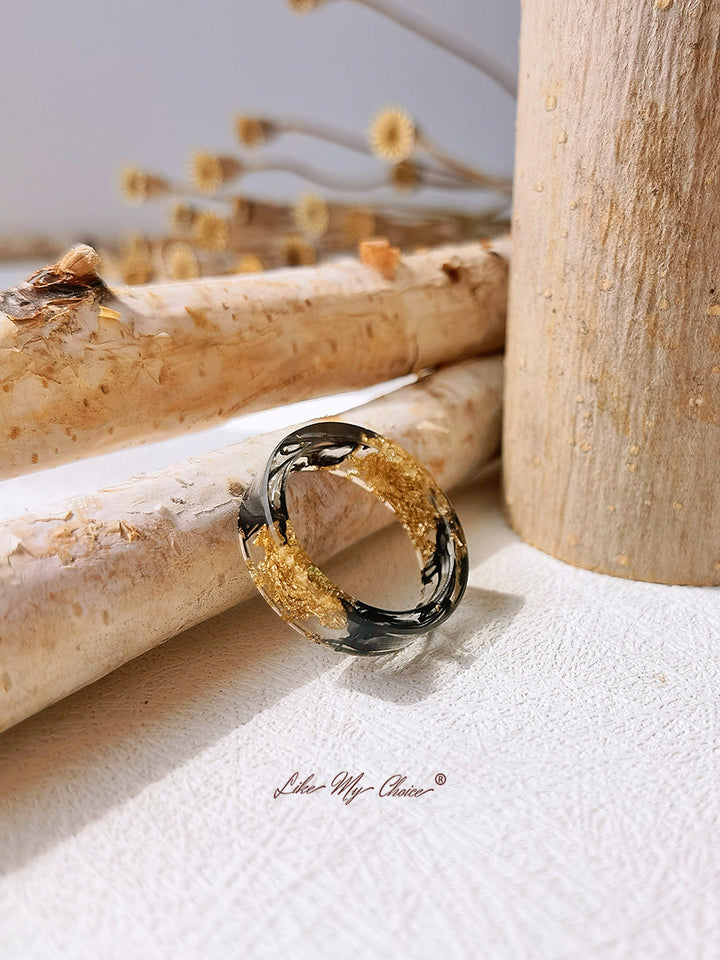 Ručně vyráběný sušený květinový zlatý prsten z barevné pryskyřice