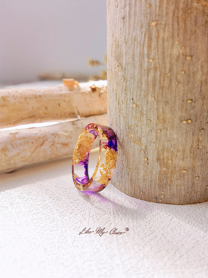 Ručně vyráběný sušený květinový zlatý prsten z barevné pryskyřice