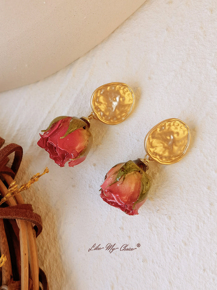 Ohrringe mit gepressten Blumen – vergoldete Rose