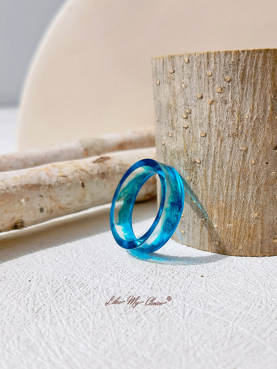 Ring aus Kunstharz mit Eis- und Feuerkristallen