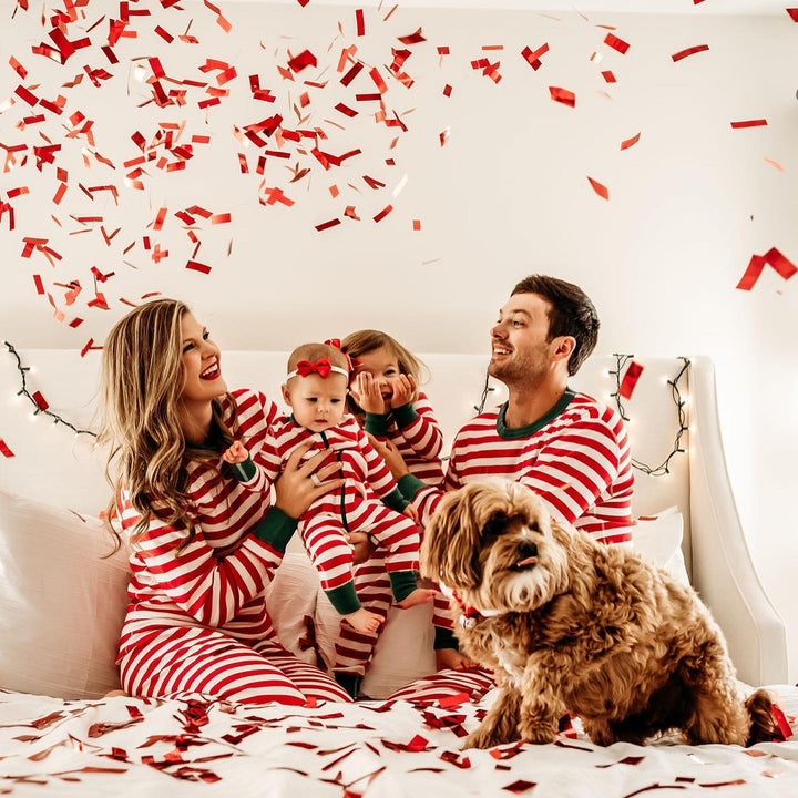 Rot-weiß gestreiftes Familien-Schlafanzug-Set mit grünem Kragen