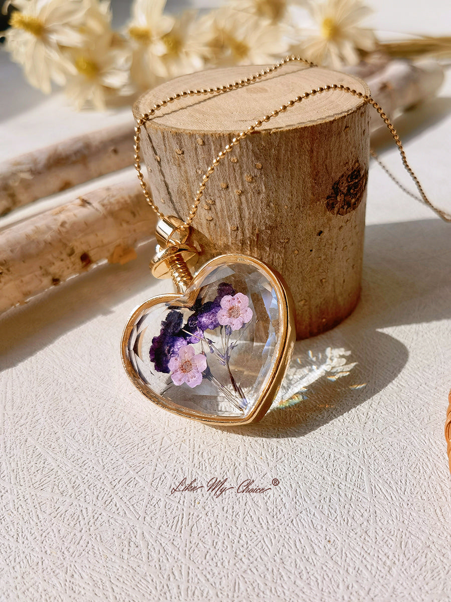 Náhrdelník z křišťálového skla s levandulovým srdcem