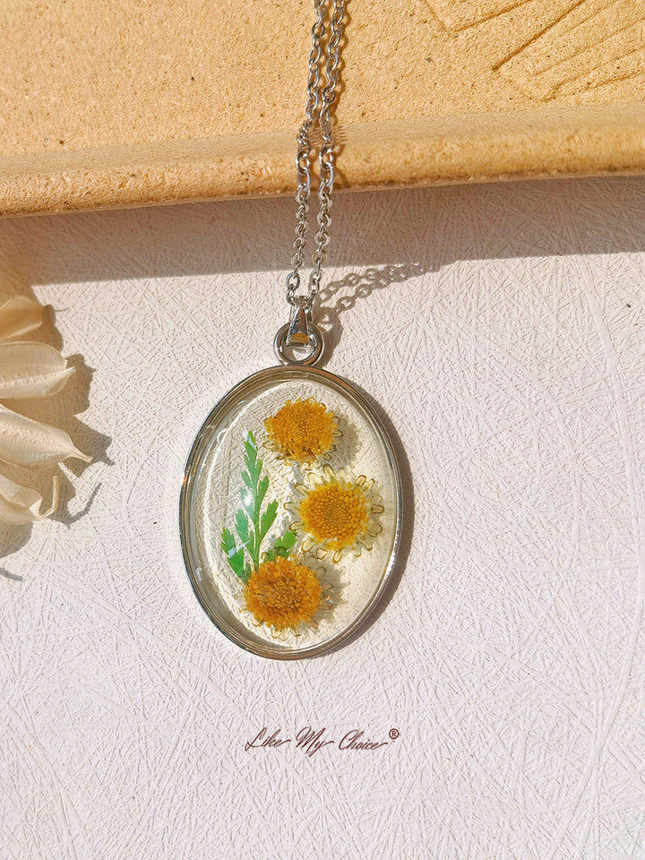 Harz-Anhänger-Halskette mit ewigen Sonnenblumen-Trockenblumen