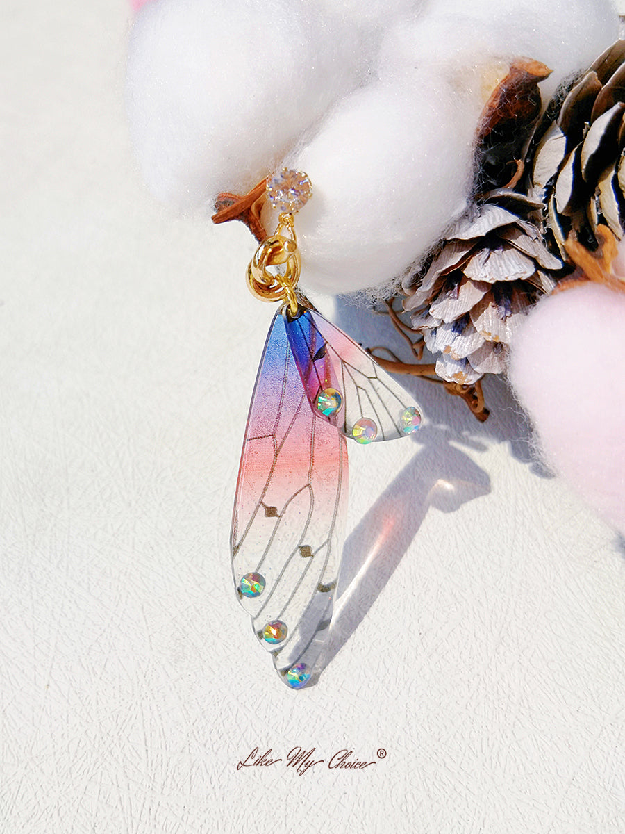 Asymmetrischer Ohrring mit Schmetterlingsflügel und Kristalldiamant
