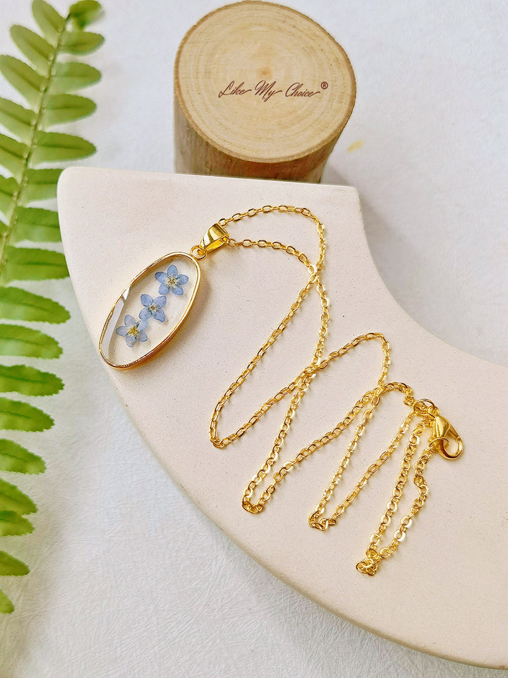 Forget Me Not Golden Oval Pendant Natural Resin Halskæde