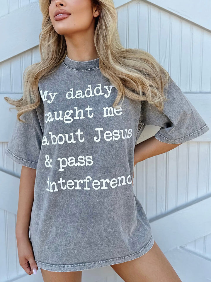 Mineralwaschen Sie mein graues T-Shirt „My Daddy Taught Me About Jesus & Pass Interference“.