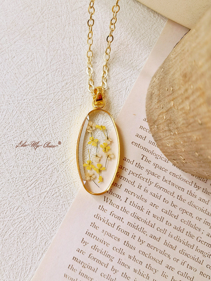 Mini Tulip Golden Oval Pendant Natural Resin kaulakoru