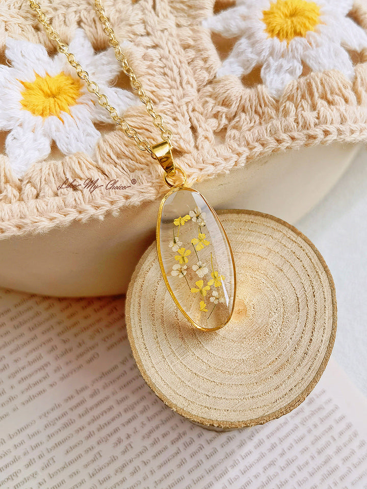 Mini Tulip Golden Oval Pendant Natural Resin halskæde