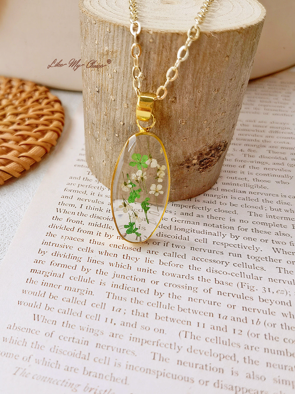 Mini Tulip Golden Oval Pendant Natural Resin halskæde