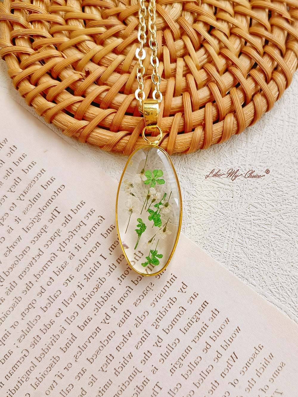 Mini Tulip Golden Oval Pendant Natural Resin halskæde