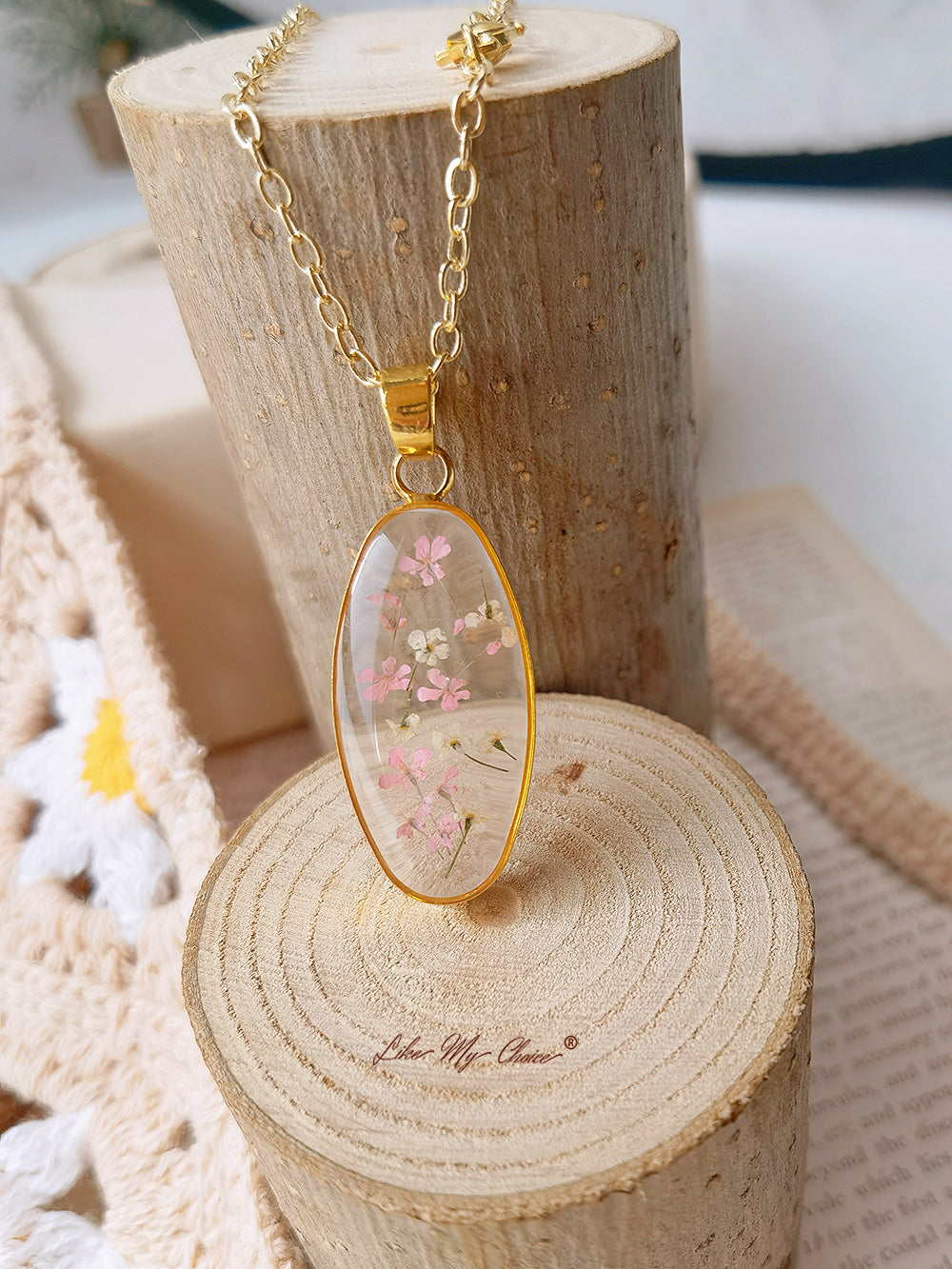 Mini Tulip Golden Oval Pendant Natural Resin halskæde