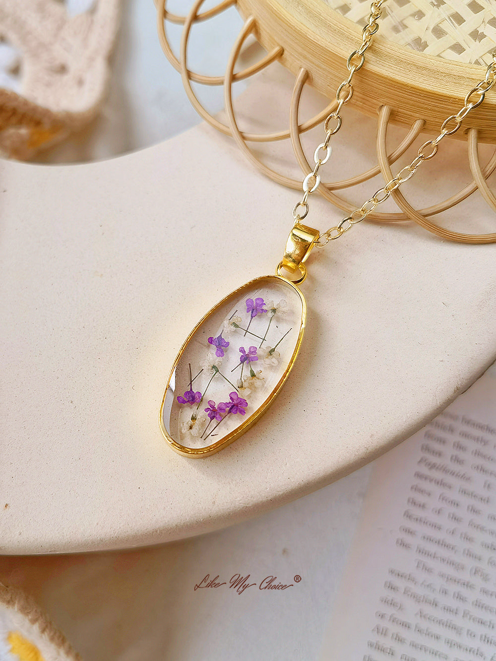 Mini Tulip Golden Oval Pendant Natural Resin halskæde