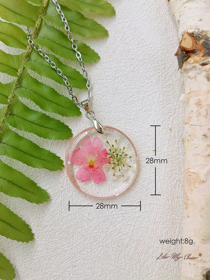 Halskette mit Narzissenblüten aus Kunstharz