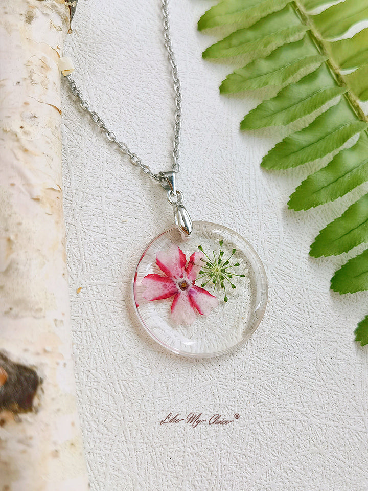 Queen Anne Lace Pink Mallows Flower Botanical Pendant Circle Halsband