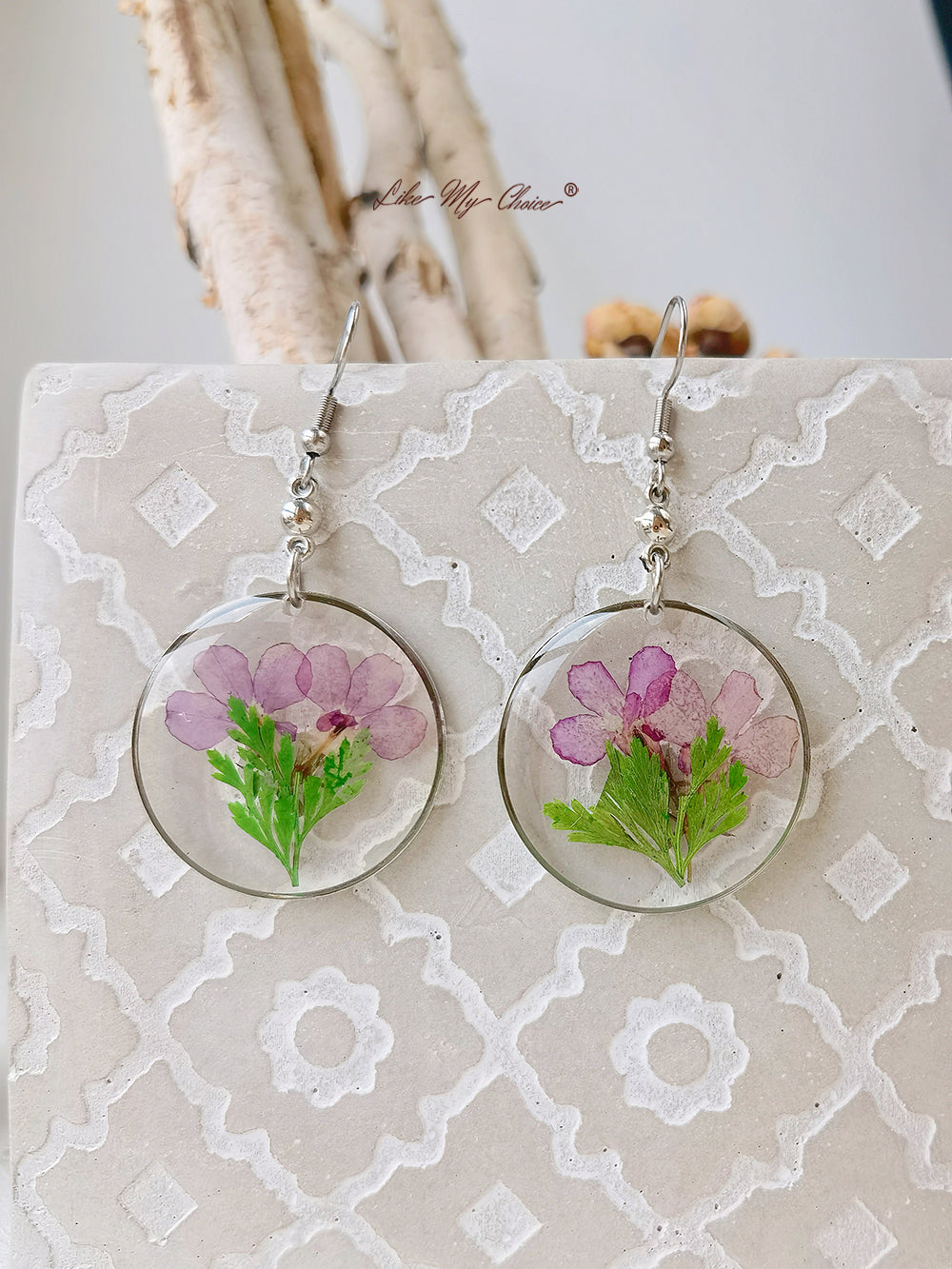 Pendientes de flores secas de resina hechos a mano