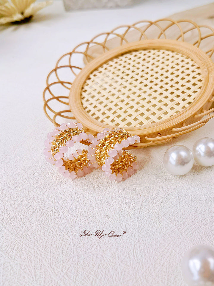 Pendientes de perlas en forma de C de tres capas con diseño geométrico
