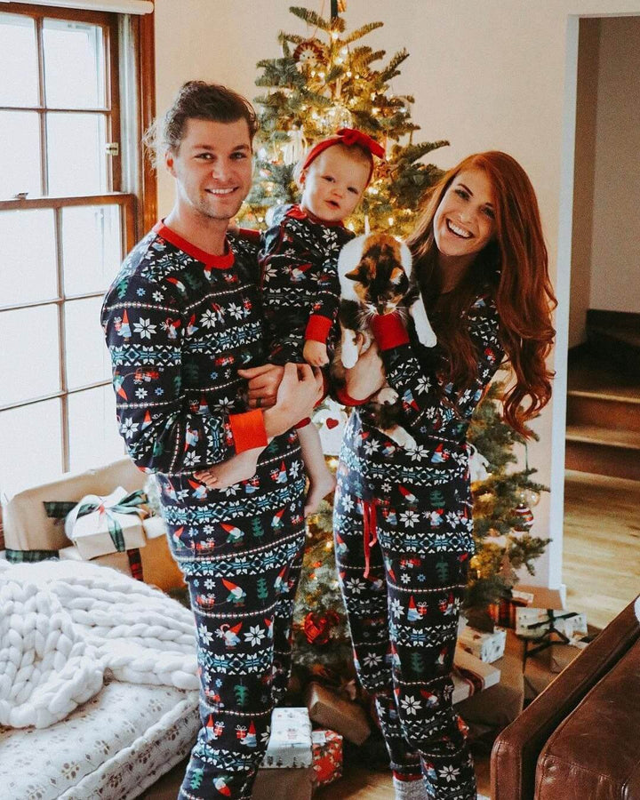 Passende Pyjama-Sets für die ganze Familie mit niedlichem Weihnachtsmann- und Schneeflocken-Print