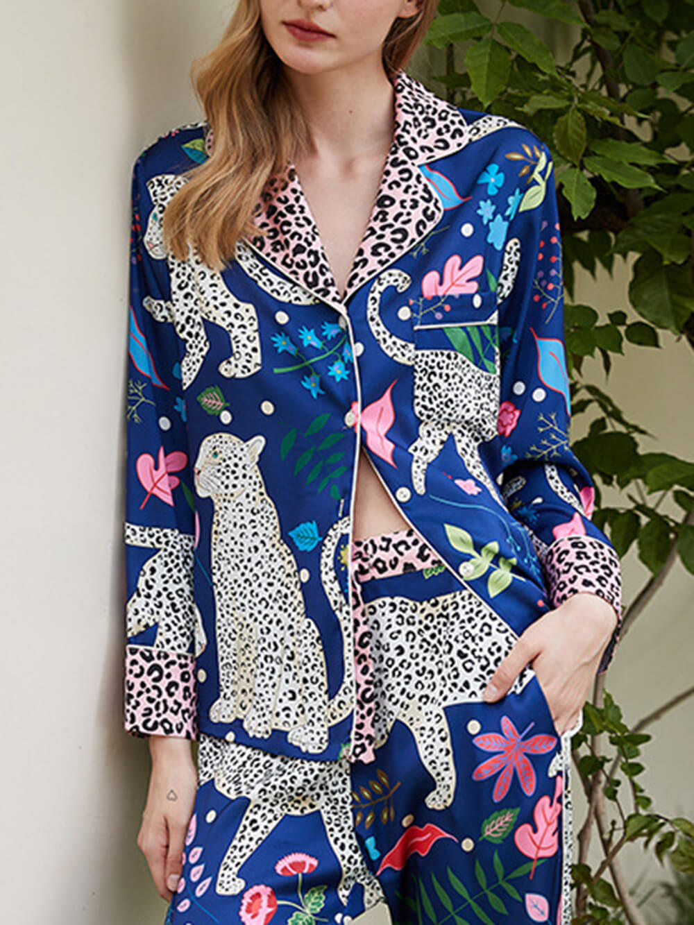 Blauwe pyjamaset met sneeuwluipaardprint