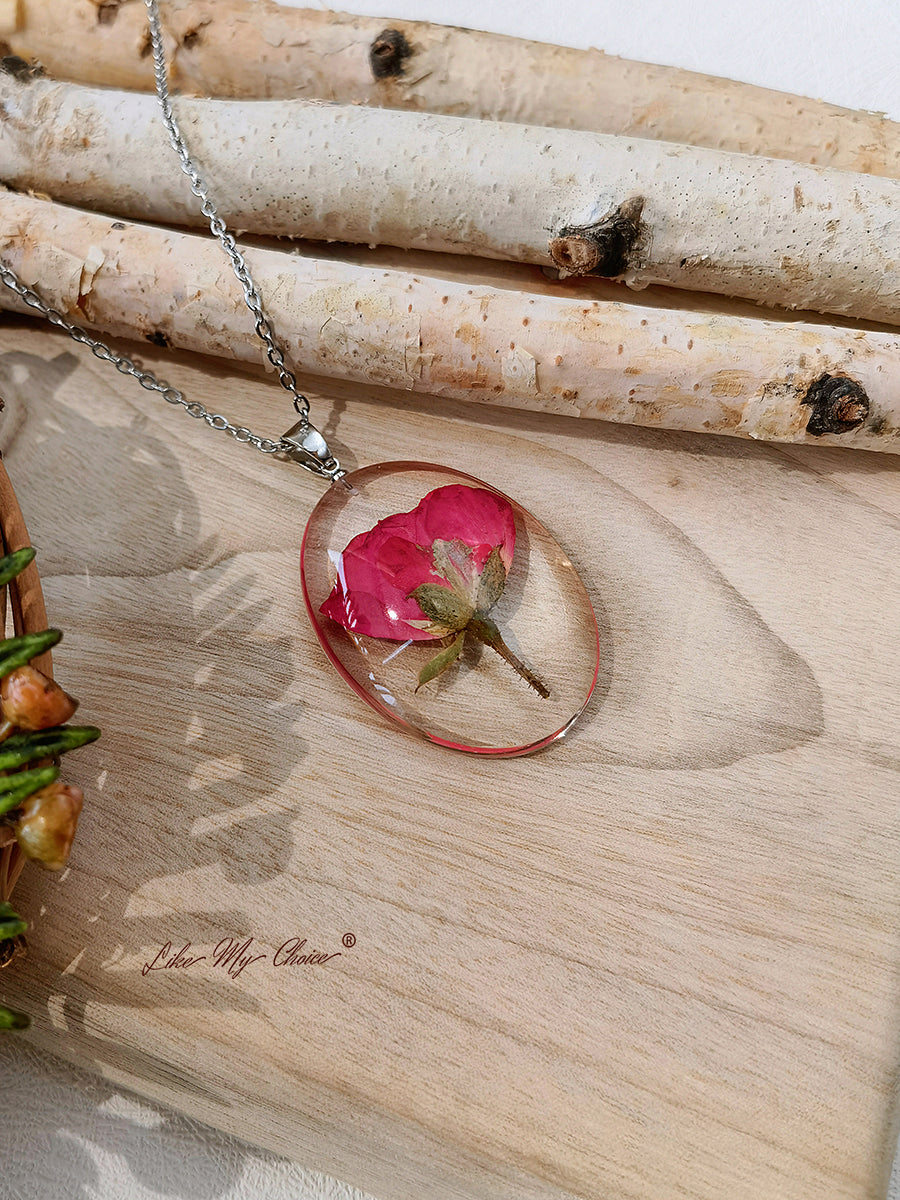 Halskette mit gepressten Blumen - Rosenharz