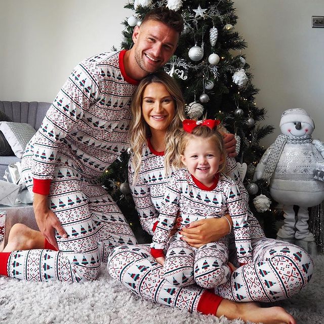 Vánoční oblek pro rodiče a děti s kulatým límečkem